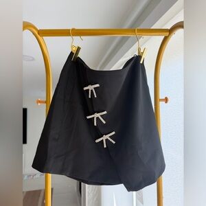 Stylish Black Mini Skirt with Bow Details